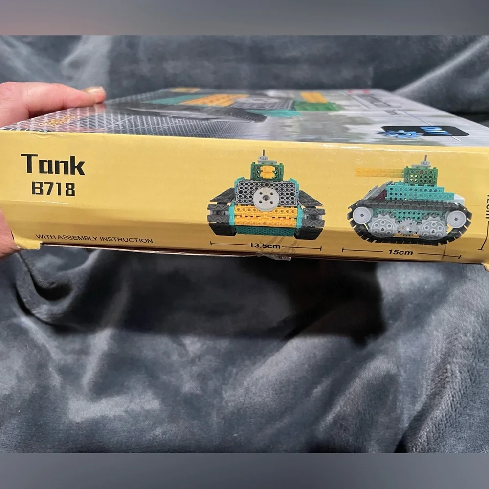 PACKGOUT STEM‎ toy- Tank with remote